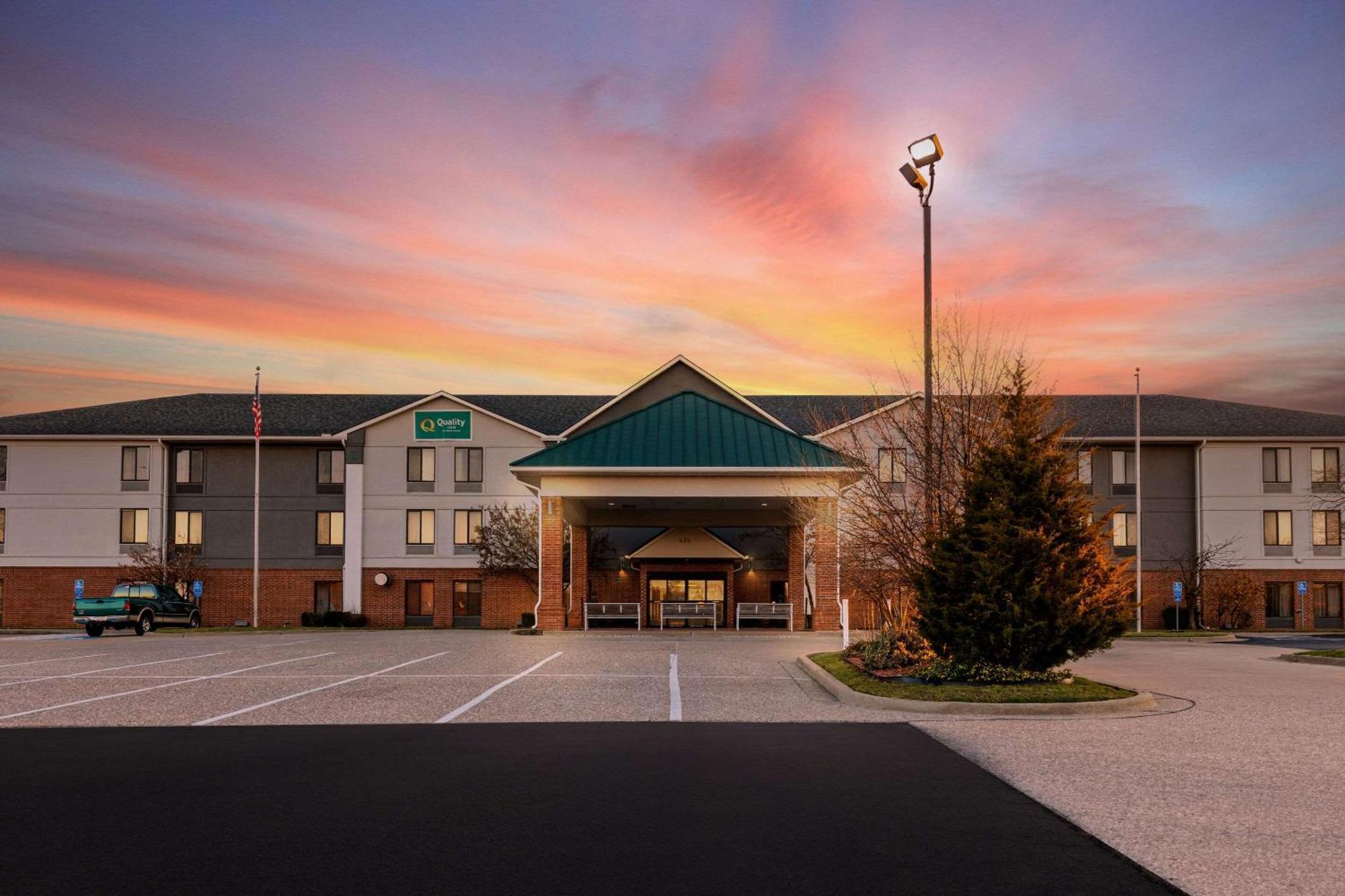 Best Western Warrensburg Inn Exterior foto